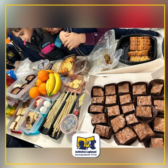 Enfants du primaires Laghmani apprennent à manger les bons aliments