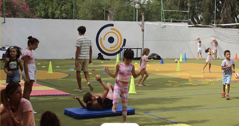 des enfants jouent dans le Club "Le Cercle"