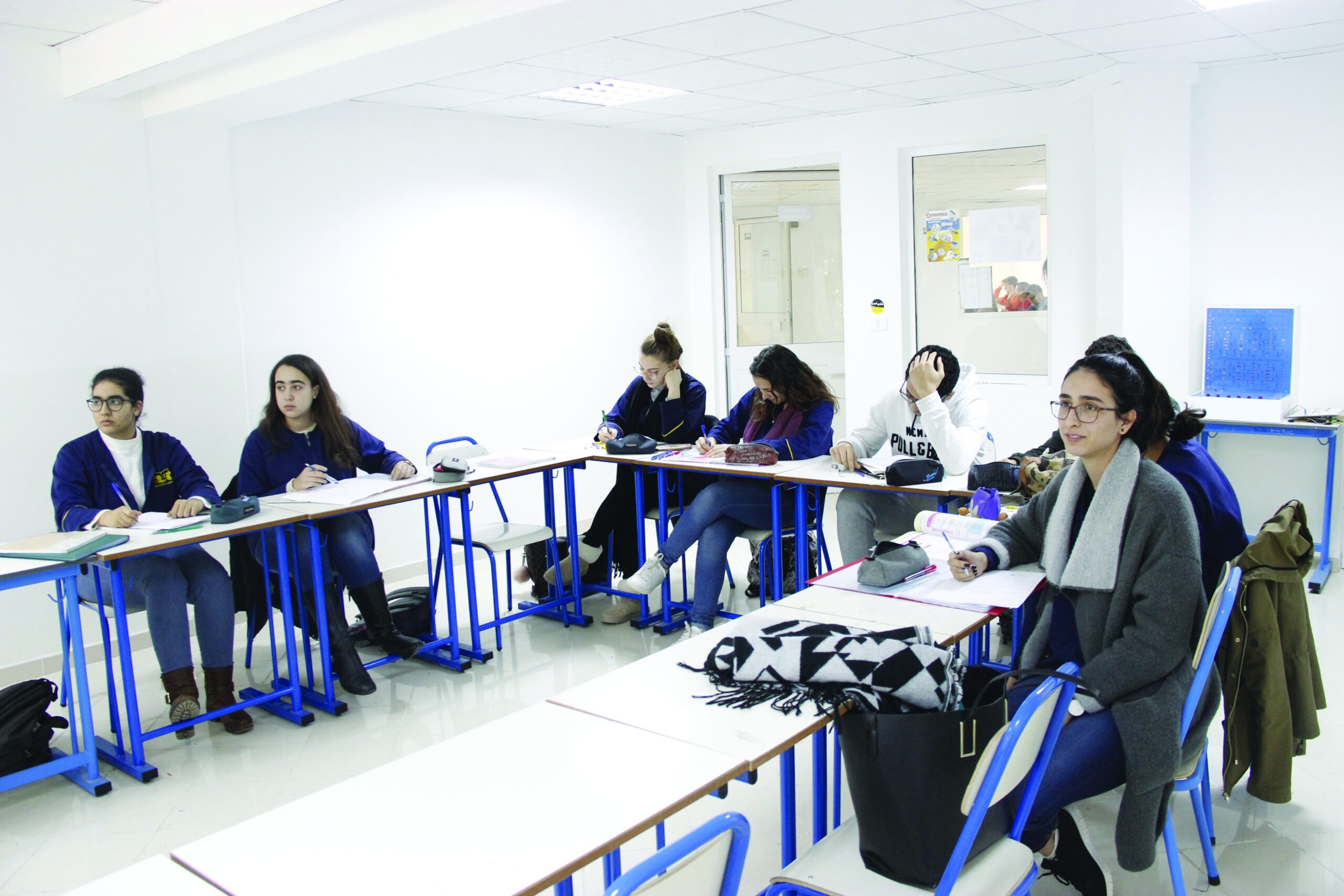 Élèves de l’Institution Laghmani installés en U pendant un atelier